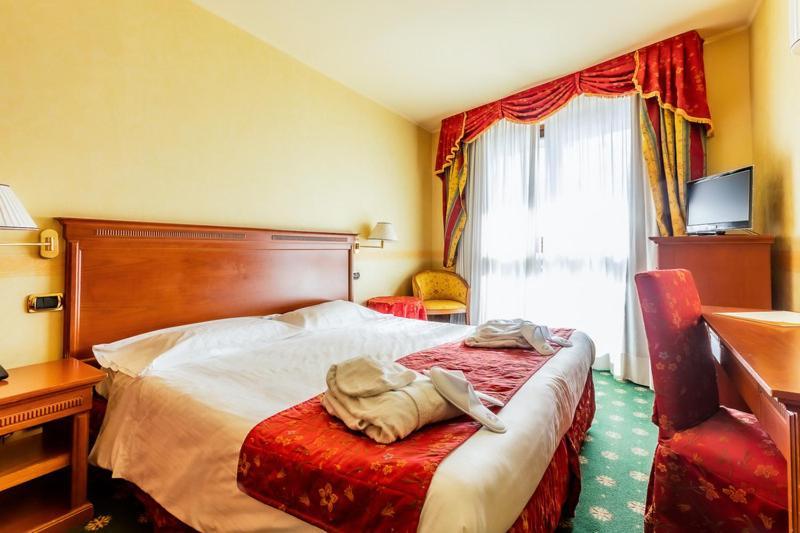Hotel Cristallo Colle Colle Sestriere Buitenkant foto