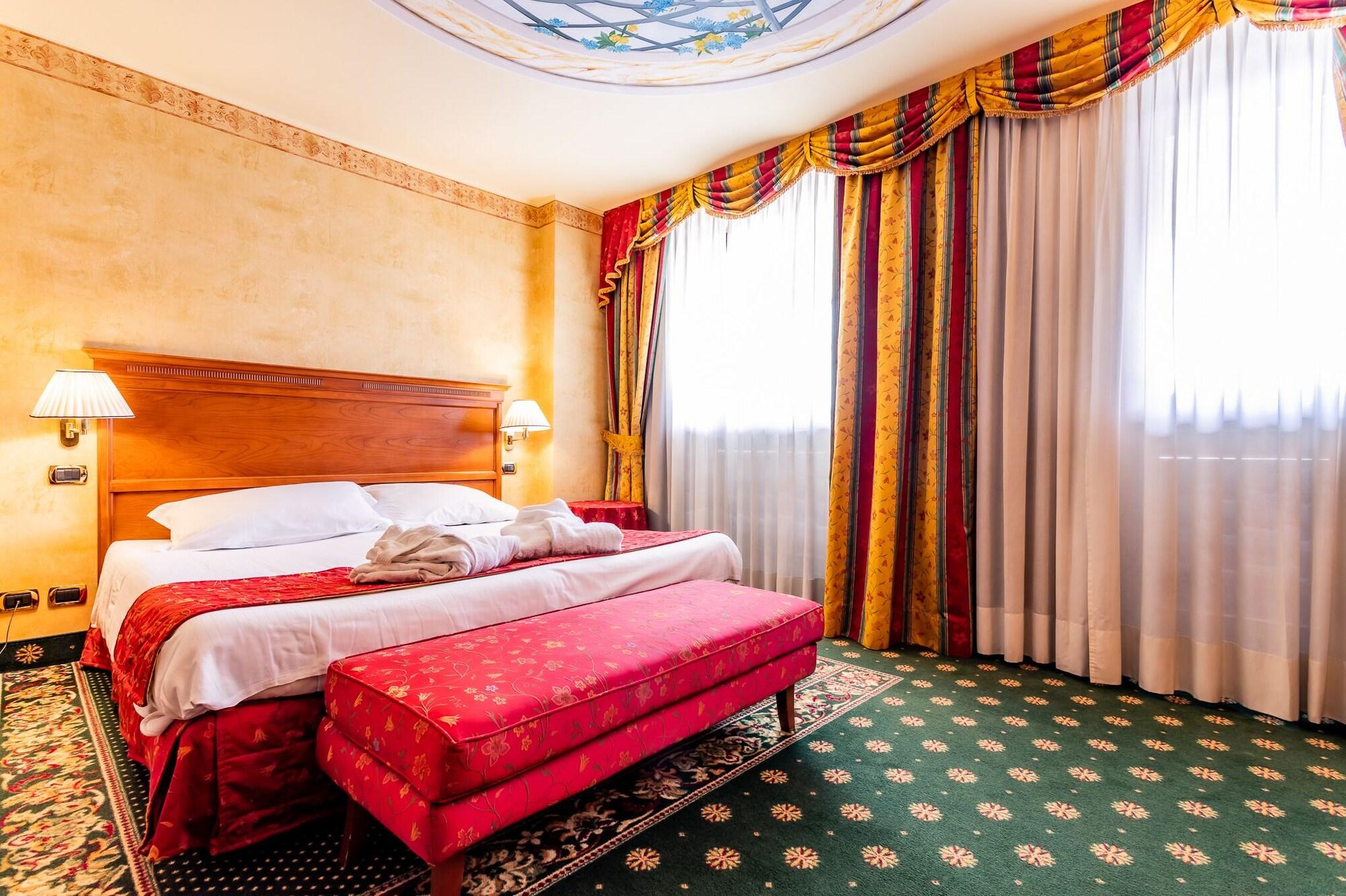 Hotel Cristallo Colle Colle Sestriere Buitenkant foto