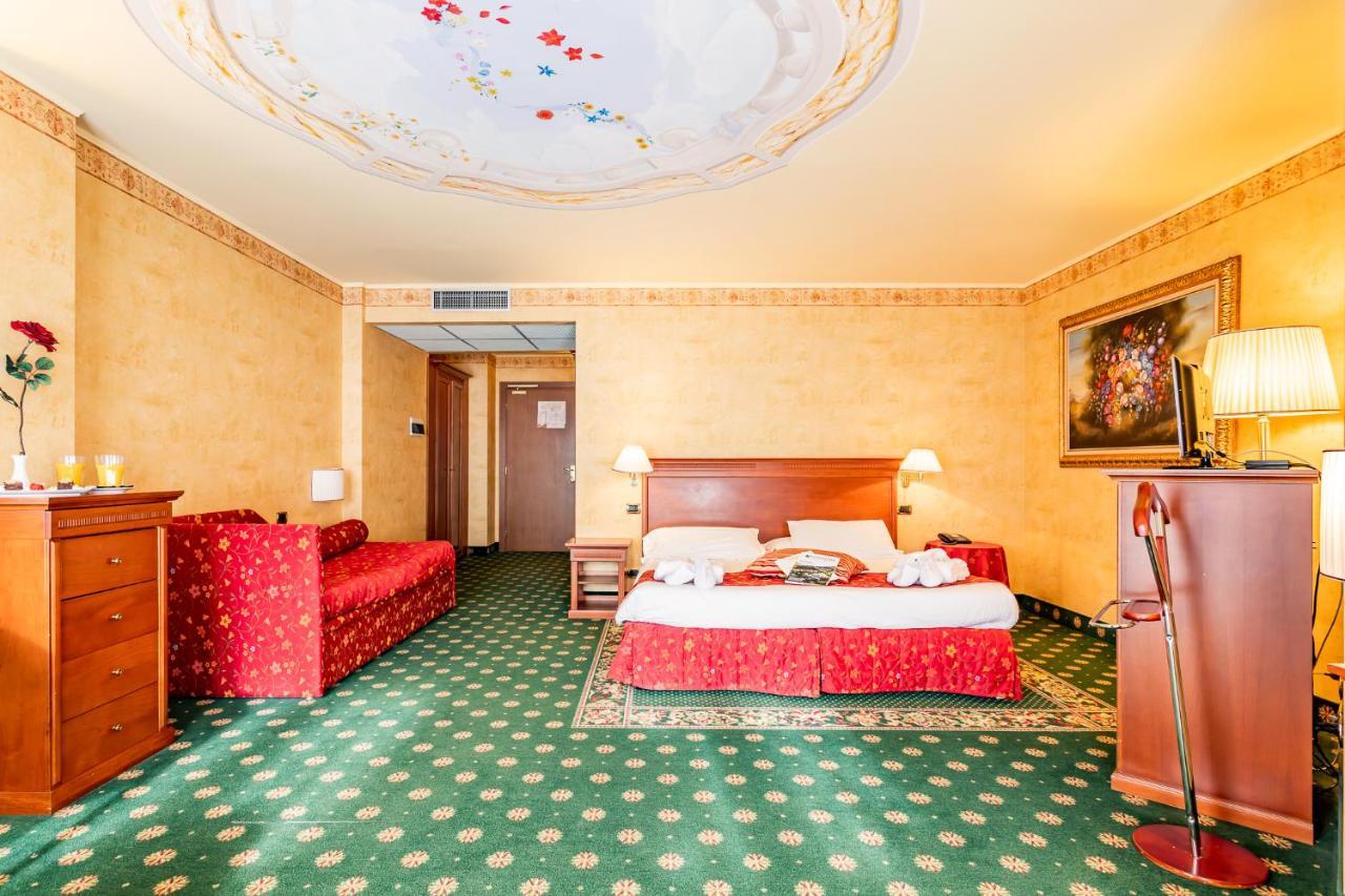 Hotel Cristallo Colle Colle Sestriere Buitenkant foto